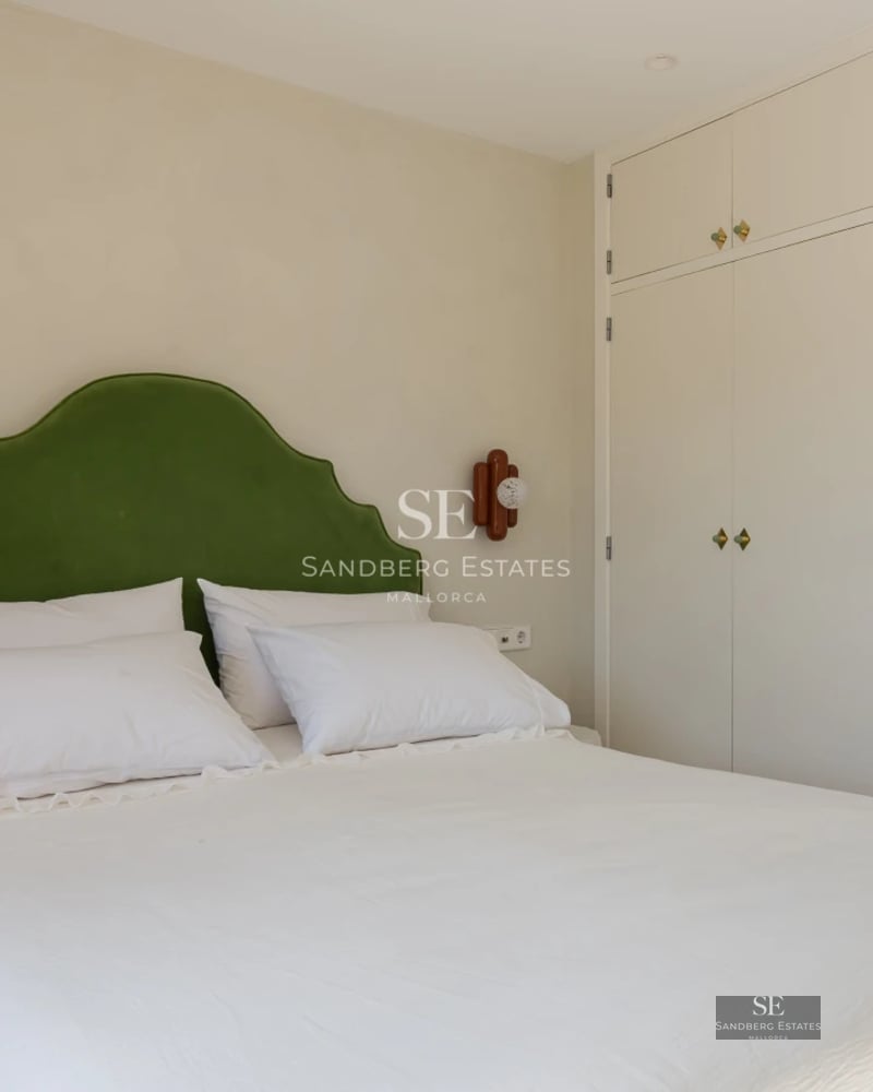 Spacious terrace with infinity pool offering panoramic sea views. Modern design, elegant furniture and lush vegetation.