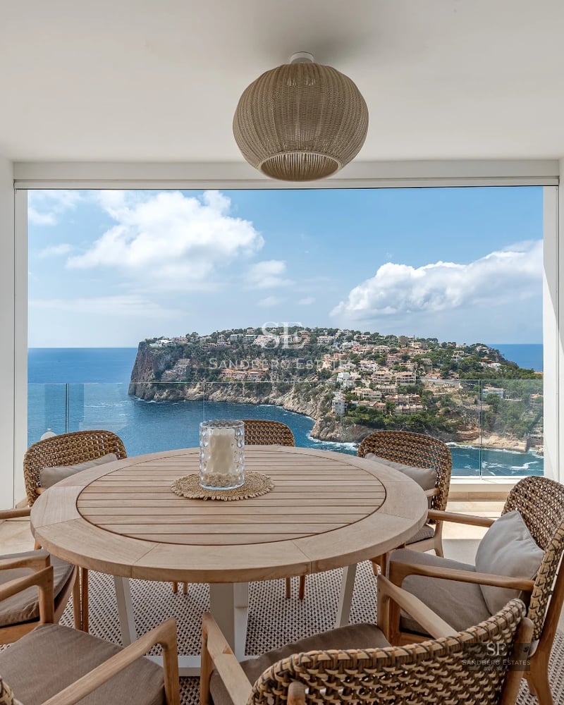 Exterior of a luxury property with an infinity pool, garden and modern architecture. Warm ambient lighting and panoramic views.