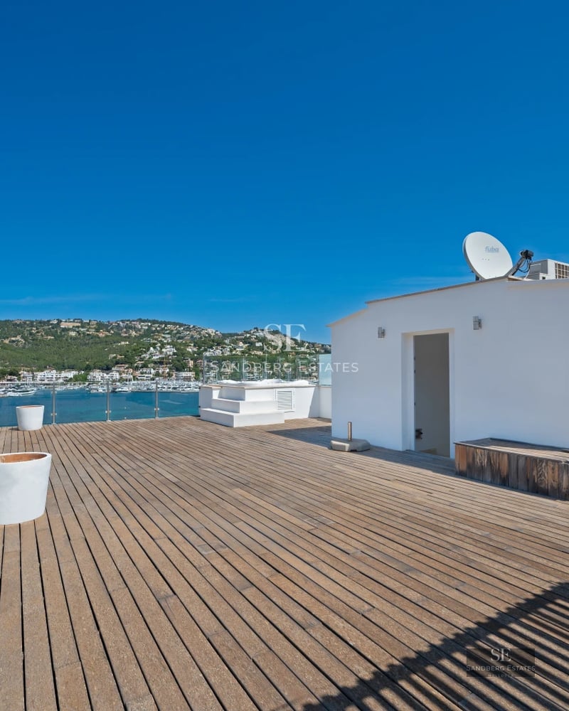 Image of a modern villa with infinity pool, spacious terraces and panoramic views. Minimalist design with luxury touches.