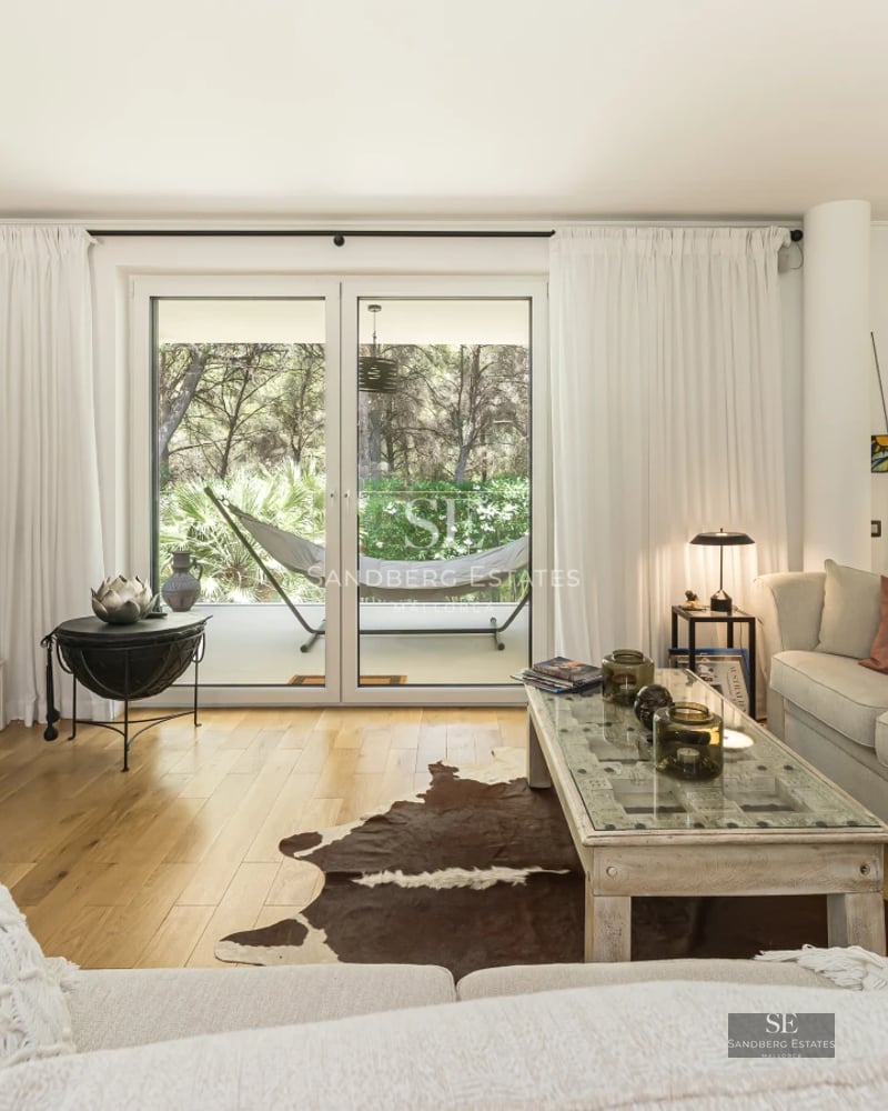 Exterior view of a modern villa featuring an infinity pool, expansive terraces, and lush gardens. Minimalist architecture and avant-garde design.