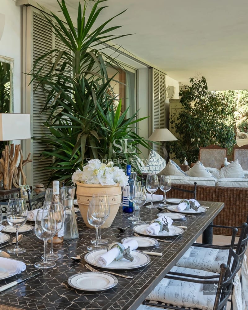 Modern exterior. Reflective swimming pool. Spacious terraces. Lush garden. Ambient lighting. Minimalist design.