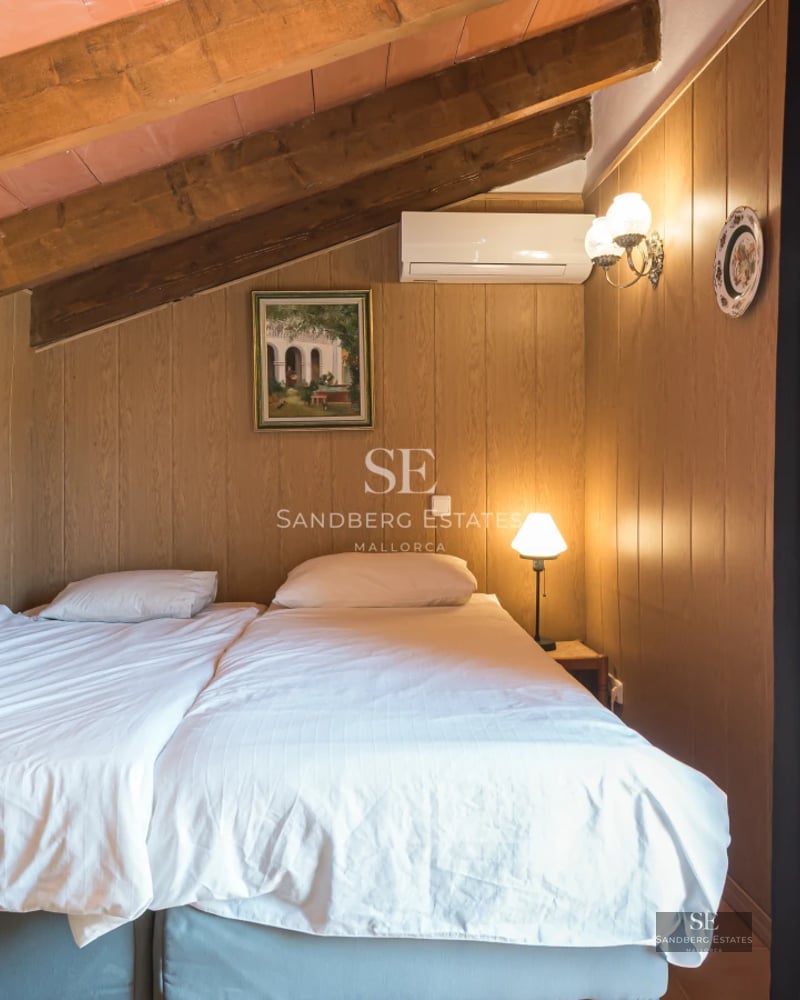 Exterior view of a modern villa with swimming pool, surrounded by lush vegetation. Minimalist and elegant architectural design.