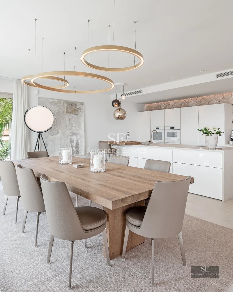 Spacious living room with floor-to-ceiling windows, modern fireplace and designer furniture. Spectacular city views.