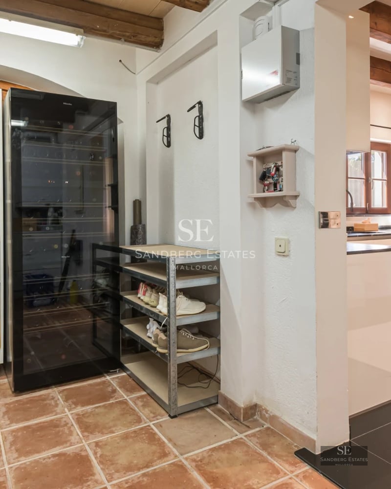 Bright interior with a large balcony, panoramic sea views, modern furniture, and elegant design. Ideal for investment.