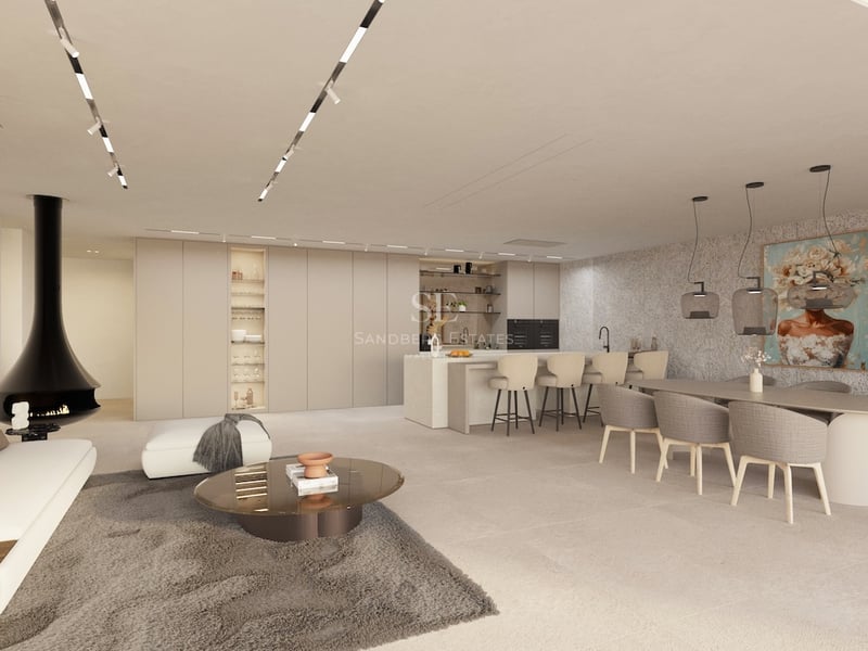 Großzügiger offener Wohnbereich mit weißem Sofa, modernem schwarzem Kamin, Essgruppe und Küche in neutralen Tönen.