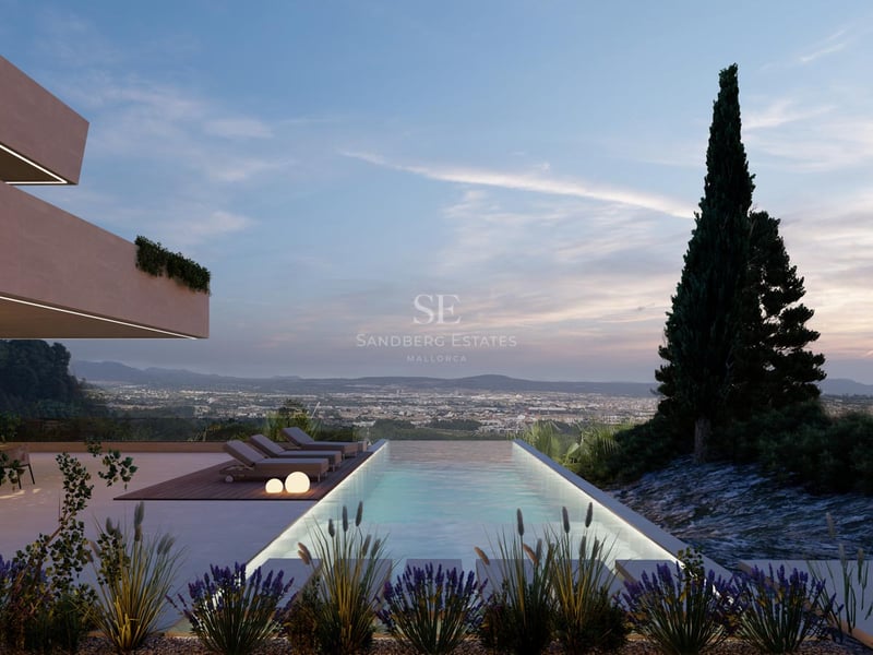 Piscine à débordement au crépuscule surplombant une vallée, avec chaises longues et terrasse couverte.