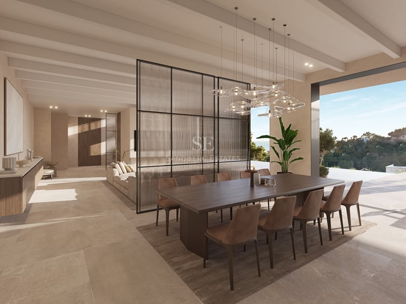 Espace dînatoire moderne avec table en bois sombre, chaises en cuir, cloison vitrée et grandes baies vitrées.