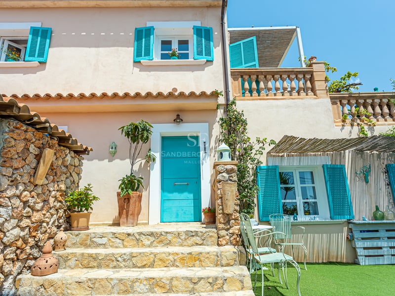 Aerial view of luxurious villa with infinity pool, landscaped garden, and modern architecture featuring clean lines and large windows.