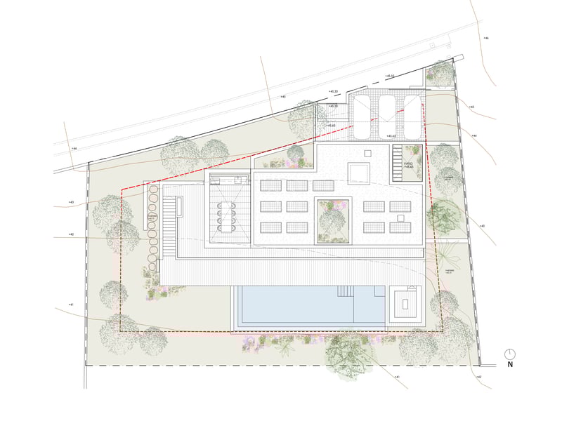 Plan architectural détaillé montrant l'emprise de la villa, la piscine, les jardins et les limites du terrain.