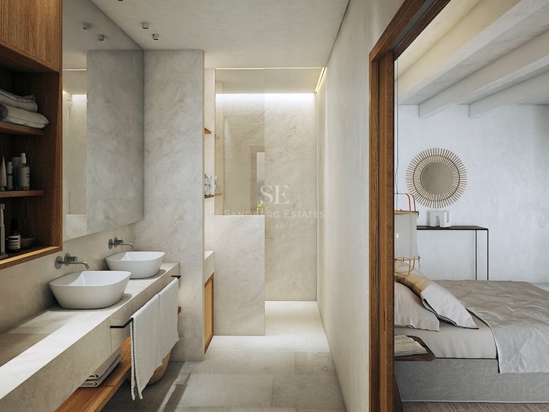 Salle de bains minimaliste avec double vasque sur plan en pierre, étagères en chêne et douche à l'italienne.