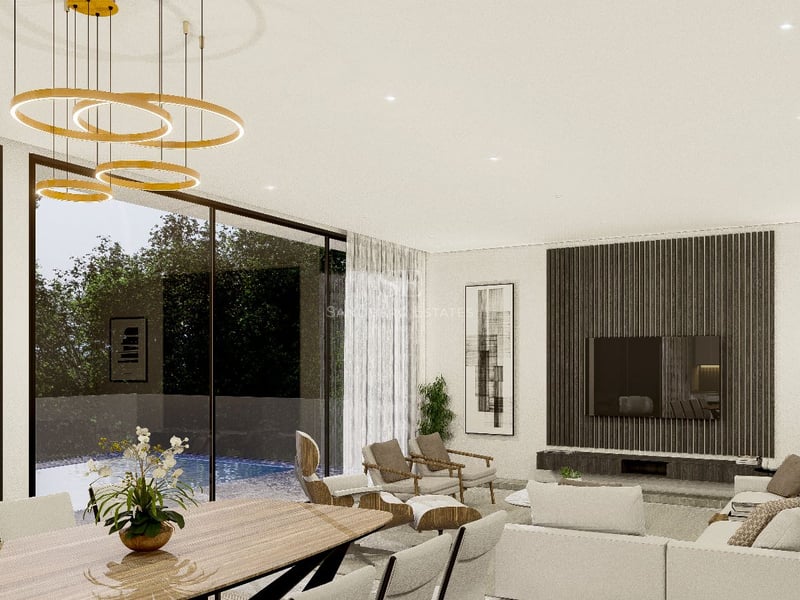 Salon contemporain avec baies vitrées, table à manger en bois et vue directe sur la piscine.