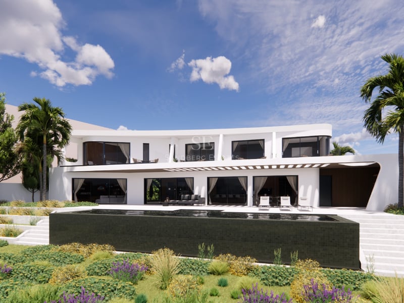 Villa blanche à deux étages, architecture courbe, piscine à débordement en carrelage sombre et jardin paysager.