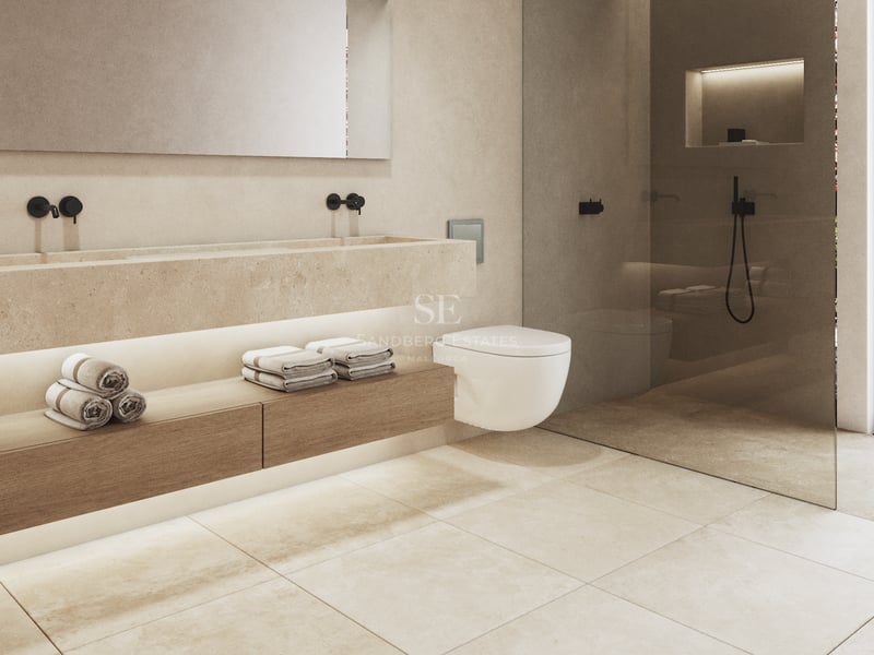 Salle de bains moderne avec vasque en pierre, robinetterie noir mat et douche à l'italienne vitrée.