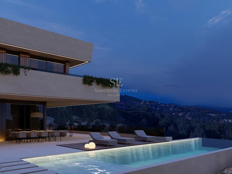 Terrasse de villa de luxe au crépuscule avec piscine à débordement, chaises longues et coin repas extérieur.