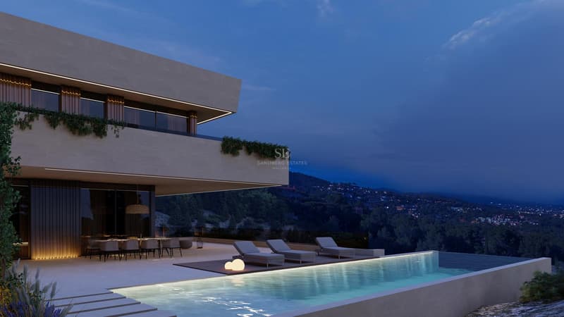 Terrasse de villa de luxe au crépuscule avec piscine à débordement, chaises longues et coin repas extérieur.