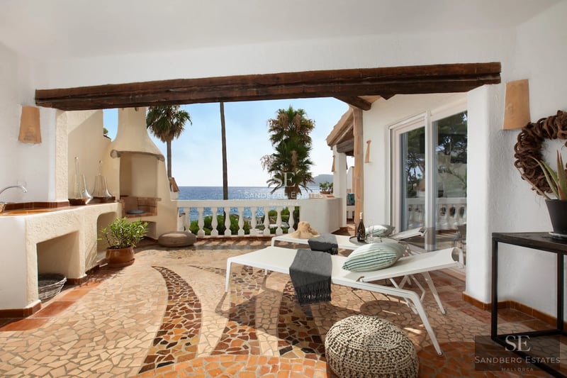 Spacious balcony with infinity pool and panoramic sea views. Modern design, elegant outdoor furniture.