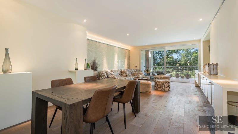 Spacious terrace with infinity pool and panoramic view. Modern architecture, sun loungers, and design details.