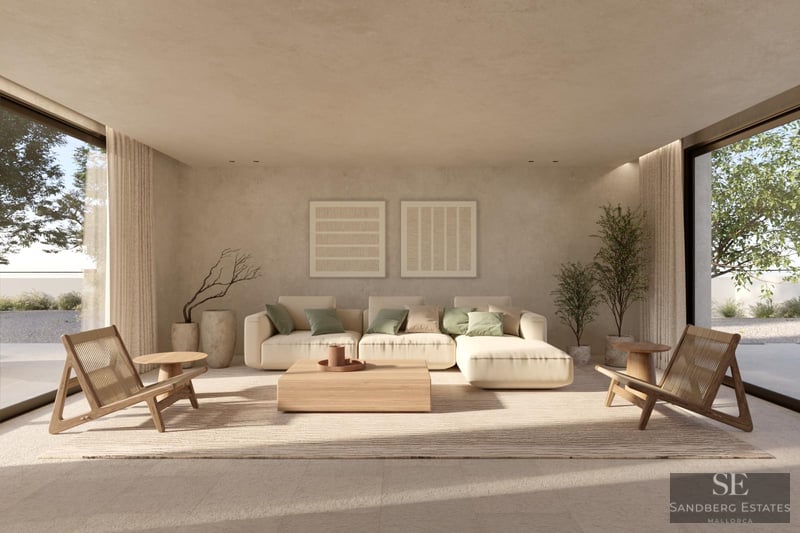 Espacioso salón moderno con sofá crema, muebles de madera y ventanales que dan a zonas verdes.