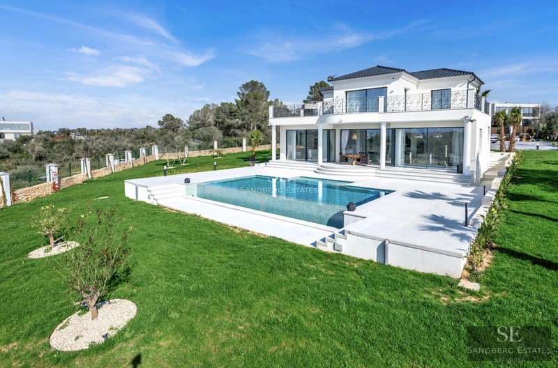 Expansive terrace featuring an infinity pool and panoramic views. Modern design, elegant furniture, and abundant natural light.