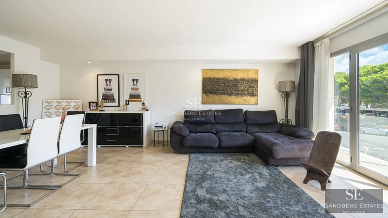 Exclusive Villa with Pool in Prime Location: Unique Opportunity Villa view featuring infinity pool, sun loungers, and lush vegetation. Modern architecture with large windows and terrace. Relaxing landscape.