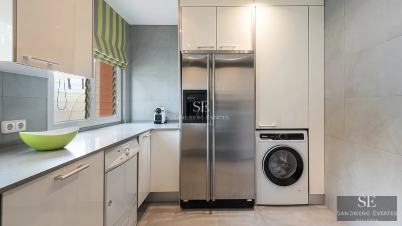 Spacious terrace with infinity pool and panoramic views. Modern design, solarium, and outdoor living area. Ideal for relaxation.