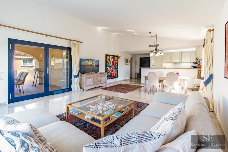 Exterior view of a modern villa with an infinity pool, lush garden, and minimalist architecture. Elegant and sophisticated design.