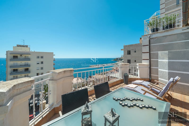 View of a modern villa featuring an infinity pool, lush garden, and minimalist architectural design. Soft lighting and relaxing atmosphere.