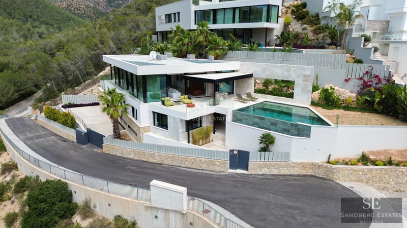 Exterior view of a modern villa with pool, garden and minimalist architecture. Large windows and elegant design.
