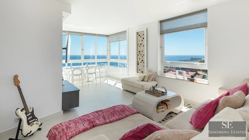 Exterior view of a modern villa featuring an infinity pool, large windows, and lush gardens. Minimalist architecture and elegant design.