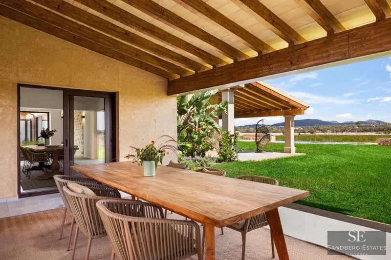 View of a luxurious villa with a pool, large garden, and modern design. Elegant architecture and high-quality finishes.