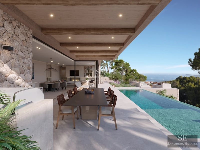 Spacious terrace with pool, sun loungers and sea view. Modern design, high-quality materials and relaxing atmosphere.