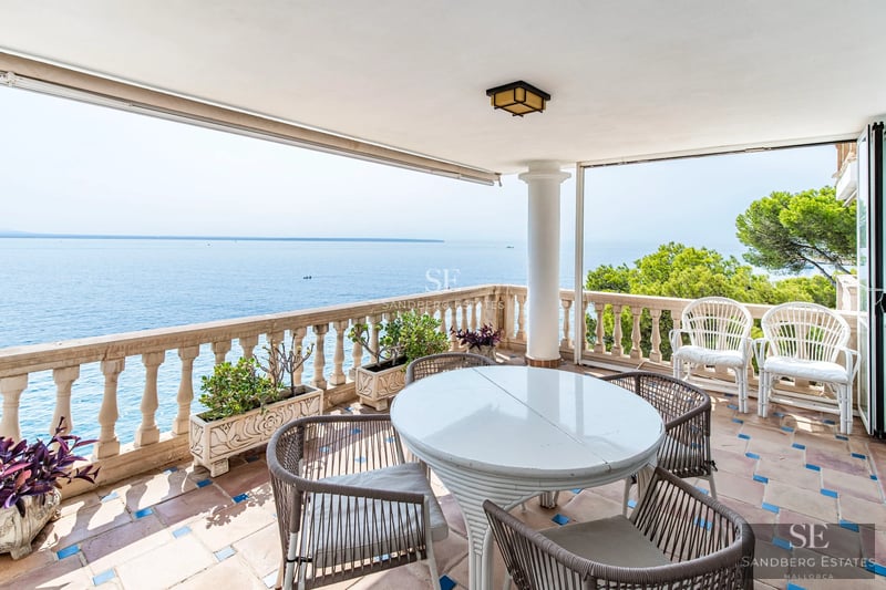 Spacious terrace with infinity pool, sun loungers and panoramic sea views. Modern, elegant design with high-quality materials.