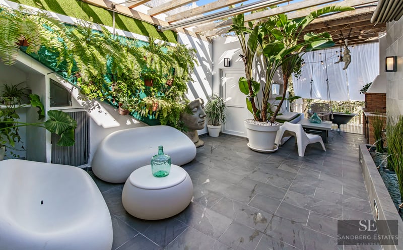 Luxury Modern Terrace with Vertical Garden Outdoor terrace featuring white curved sofas, lush green plants, gray stone flooring, and a wooden pergola.