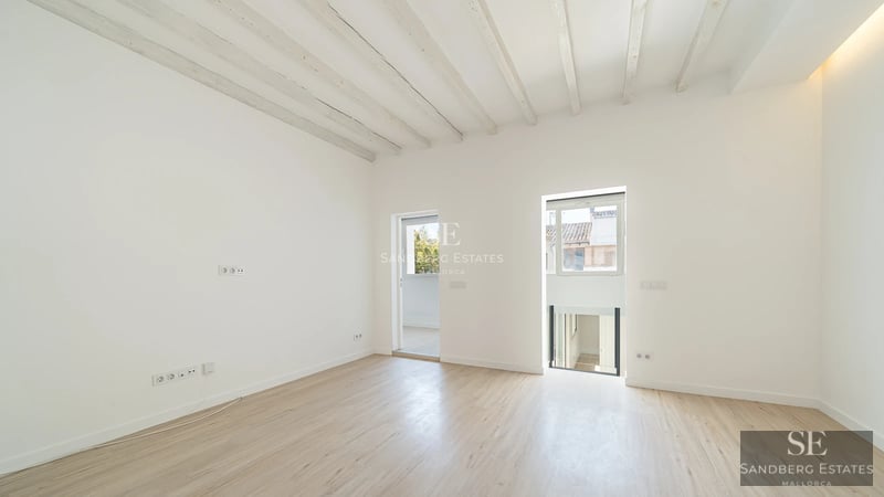 Exterior of modern villa with a bright blue pool, furnished terrace, and large garden. Minimalist architecture, ideal for families.