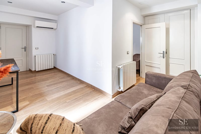 Bright, modern penthouse with large terrace. Panoramic sea views, infinity pool, and stylish furniture. Perfect for relaxation.