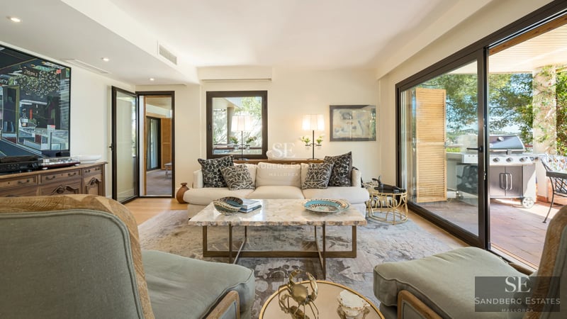 Spacious terrace with infinity pool, sun loungers, and panoramic views. Modern, elegant architecture. Relaxing and luxurious atmosphere.