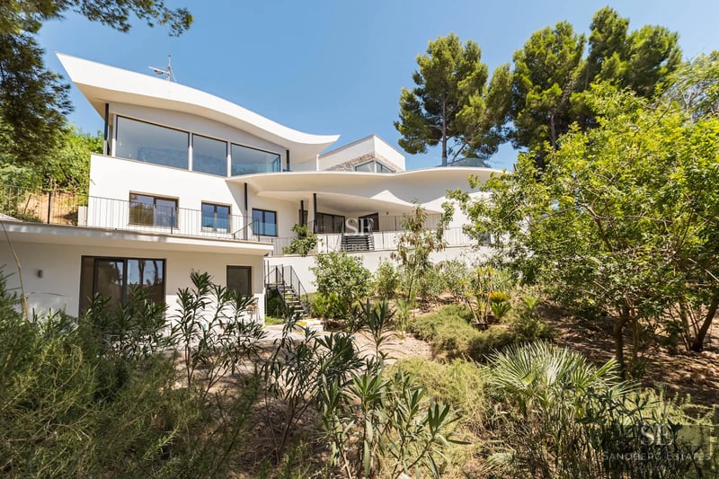 Spacious terrace with infinity pool, panoramic views, modern furniture, and lush greenery. Ideal for relaxation.