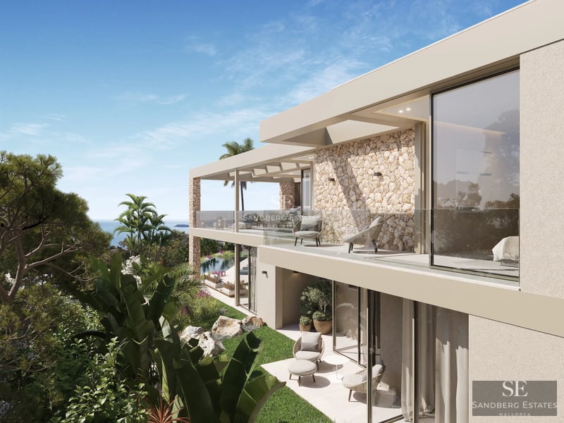 Amplia terraza con piscina infinita, tumbonas elegantes y vistas panorámicas al mar. Diseño moderno con líneas limpias y mobiliario de lujo.