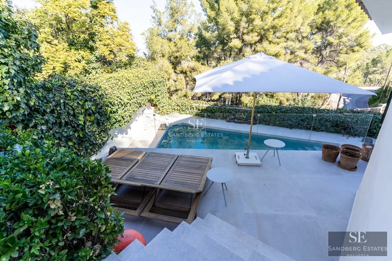 Spacious balcony with panoramic sea views. Modern design, glass railing and elegant outdoor furniture.