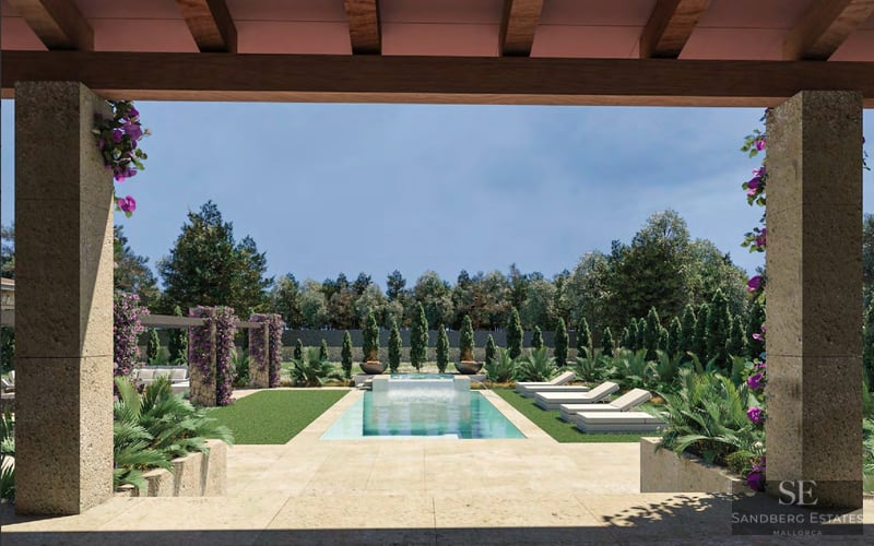 Vista de una piscina turquesa desde una terraza con columnas de piedra, rodeada de césped y buganvillas.