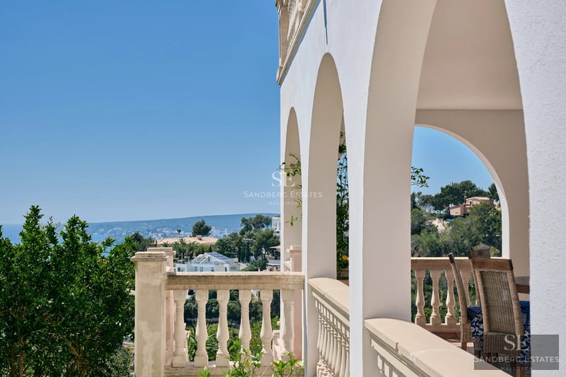 Exterior view of a modern villa featuring an infinity pool, garden, and large terraces. Minimalist design with expansive windows.