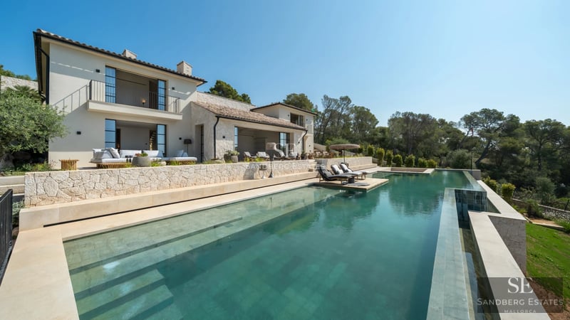 Exterior view of a modern villa featuring a pool, lush garden, and minimalist design. Ideal for relaxation and entertaining.