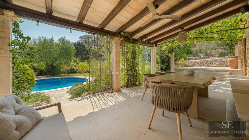 Modern facade with reflective pool. Large windows, minimalist landscaping. Elegant and contemporary architecture.