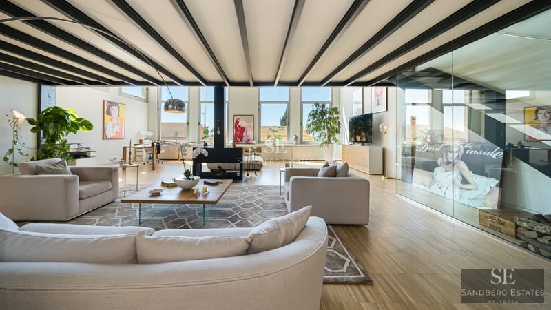 Exterior view of a luxurious villa with a pool. Modern architecture, large windows, terrace and lush garden. Elegant and sophisticated design.