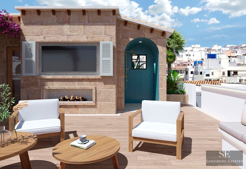 Dachterrasse mit Holzdeck, Steinwand, Außenkamin, TV, türkisfarbener Dusche und Stadtblick.