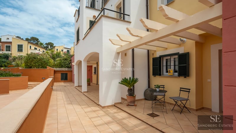 Exterior view of luxury villa with infinity pool, lush garden, and modern architecture. Minimalist design with large windows.