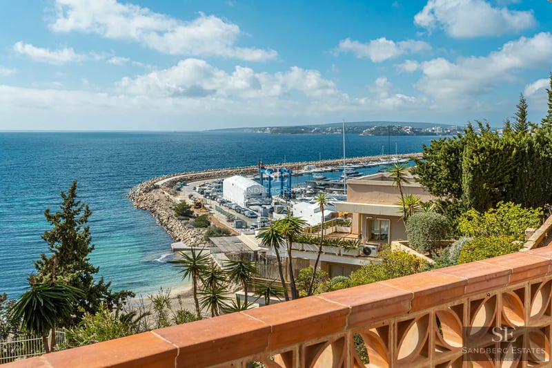 Exterior view of a modern villa with reflecting pool, lounge chairs, and lush garden. Minimalist and elegant architecture.