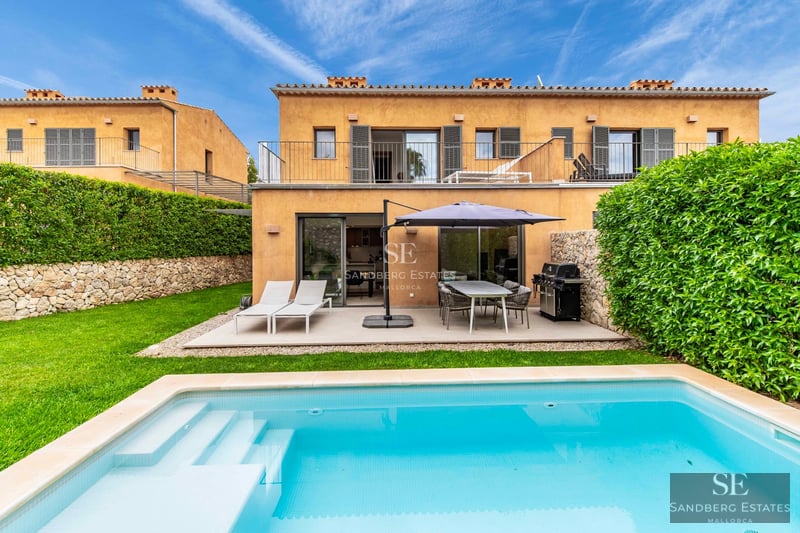 View of a modern villa with infinity pool, lounge chairs, lush garden, and panoramic views. Minimalist architecture and luxury finishes.