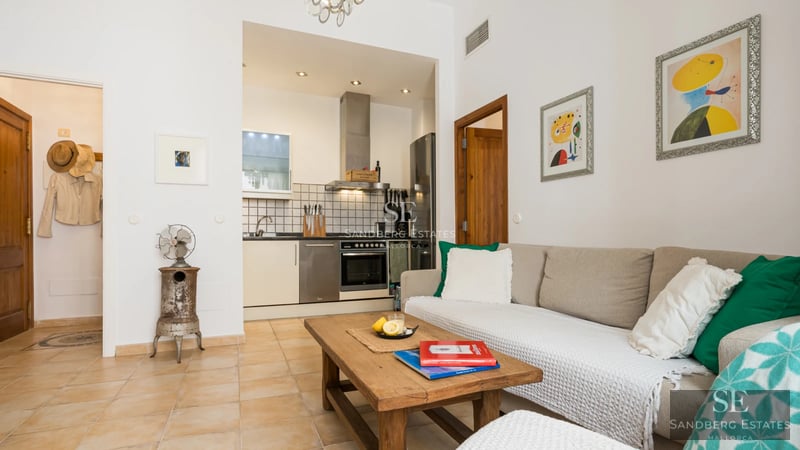 Spacious living room with pool and sea view. Large windows, light wood floors, modern furniture and terrace with direct pool access.