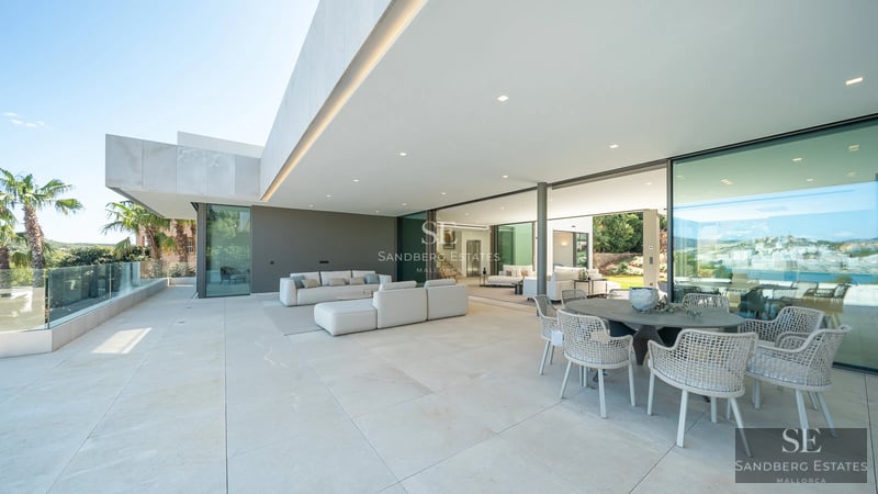 Exterior of a modern villa featuring an infinity pool. Minimalist design, large windows, and lush garden. Ideal for investors.